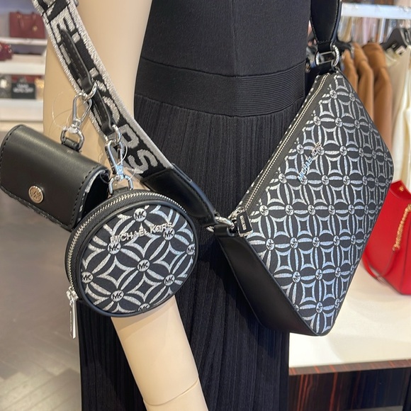 MICHAEL KORS Jet Set Travel Small Logo Jacquard Crossbody With Tech Attach - Blk - Picture 10 of 16